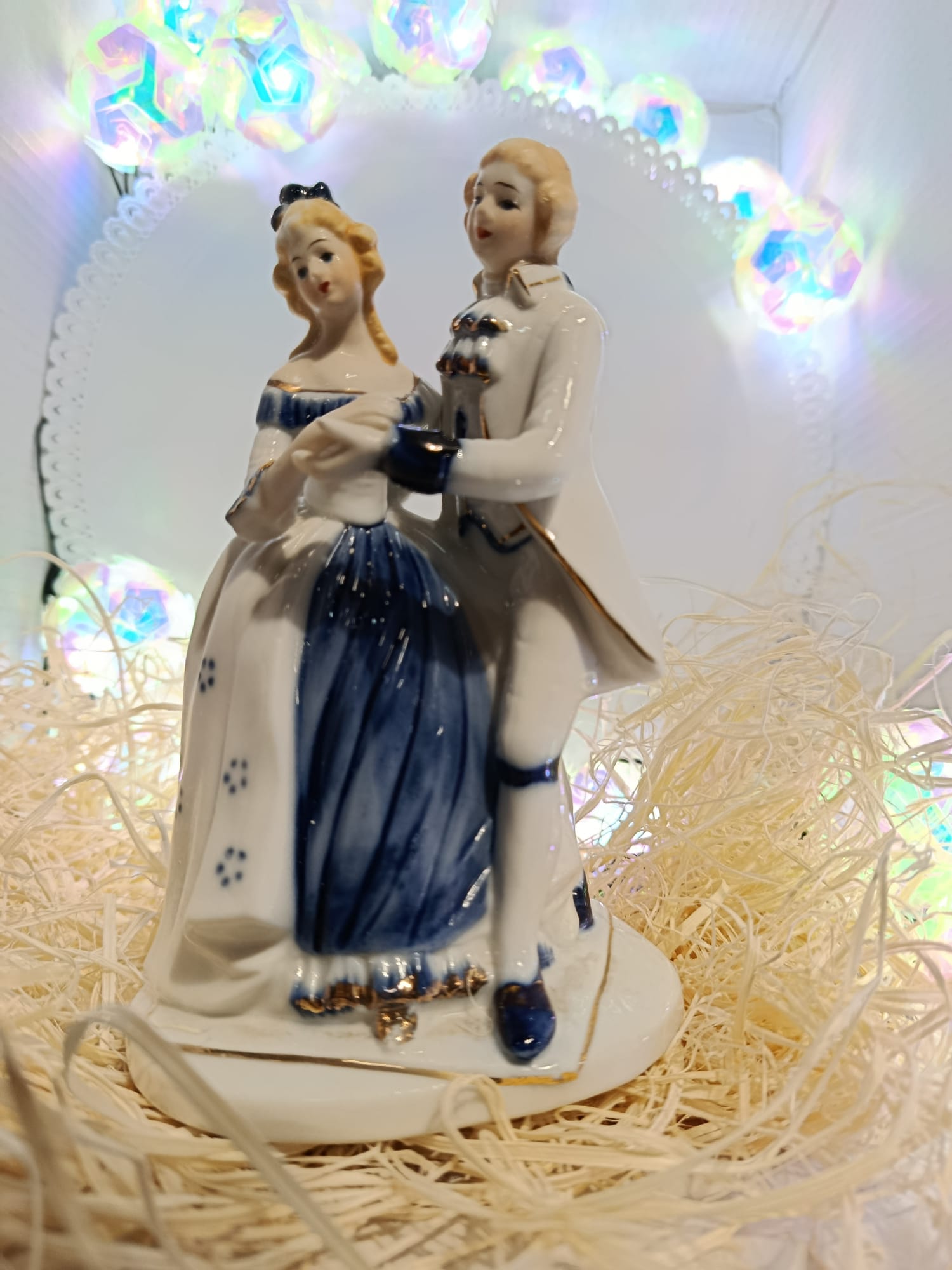 statuetta-in-porcellana-coppia-danzante-settecentesca-bianco-blu-cobalto-e-oro